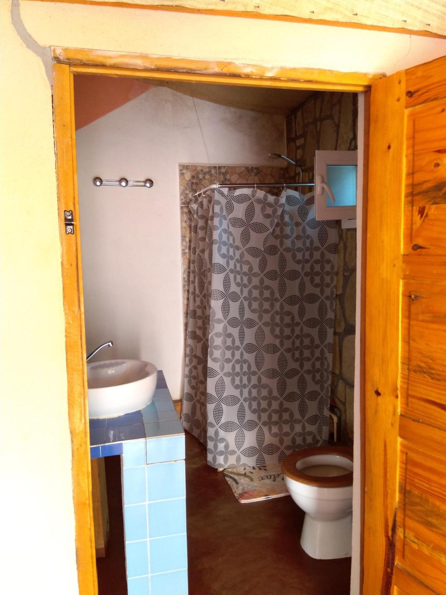 Chambre D'Hote Ristorante Pizzeria Liberta Ranohira ภายนอก รูปภาพ