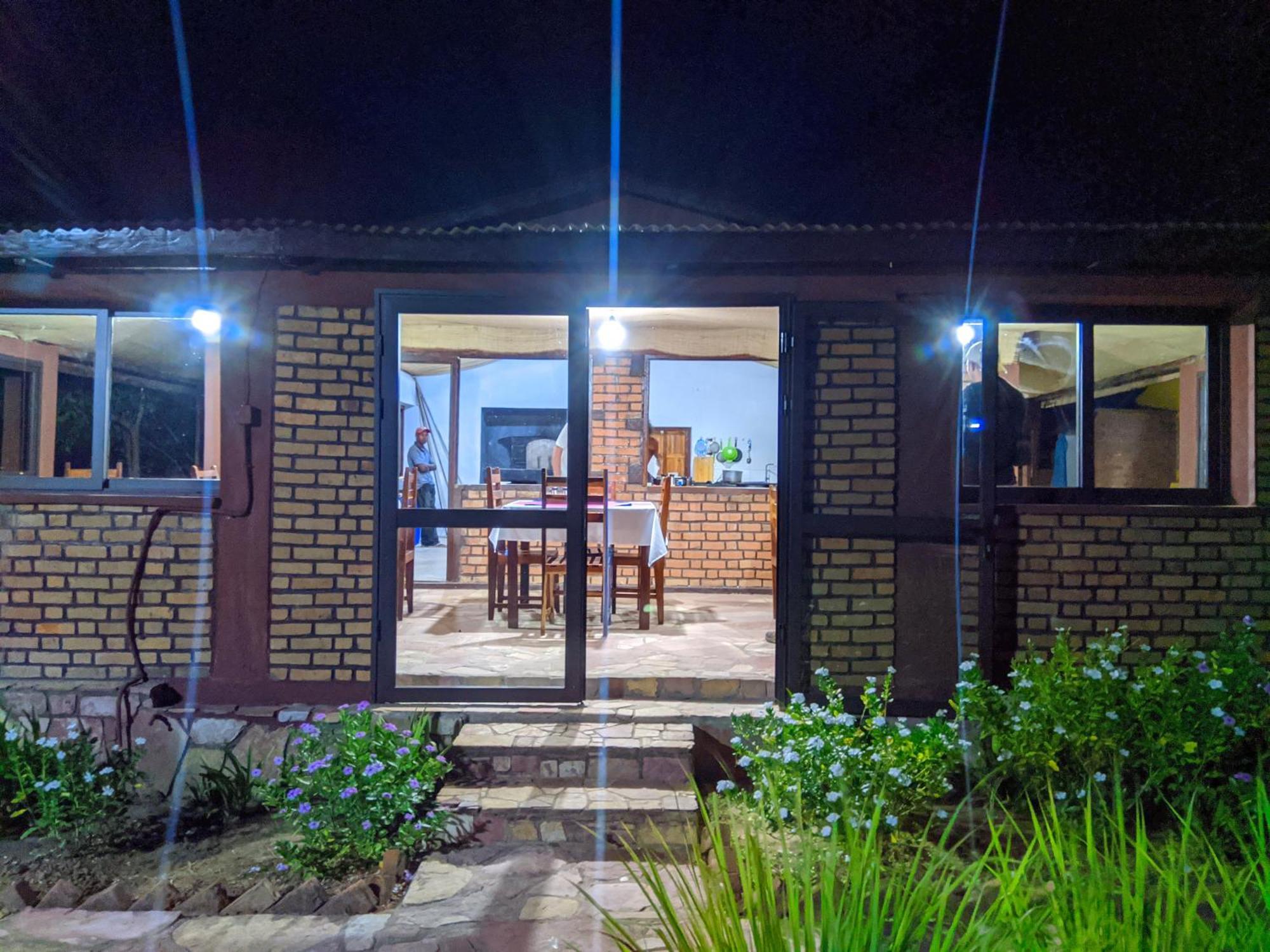 Chambre D'Hote Ristorante Pizzeria Liberta Ranohira ภายนอก รูปภาพ