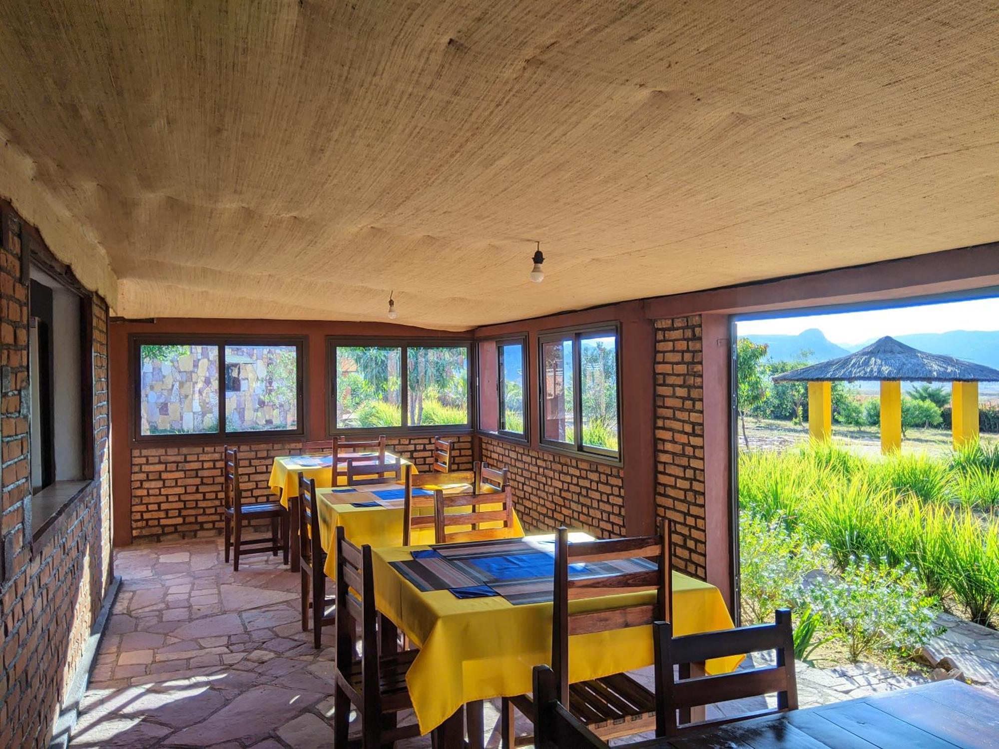 Chambre D'Hote Ristorante Pizzeria Liberta Ranohira ภายนอก รูปภาพ