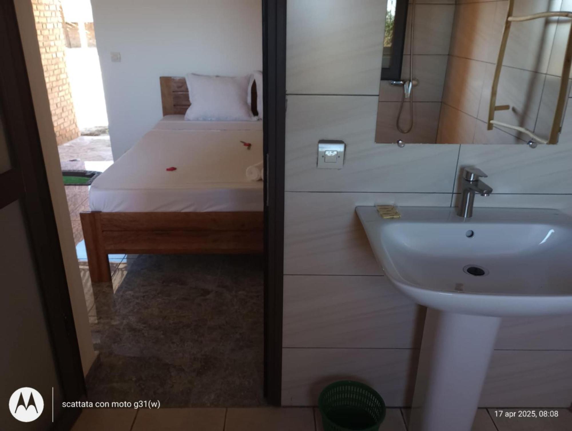 Chambre D'Hote Ristorante Pizzeria Liberta Ranohira ภายนอก รูปภาพ