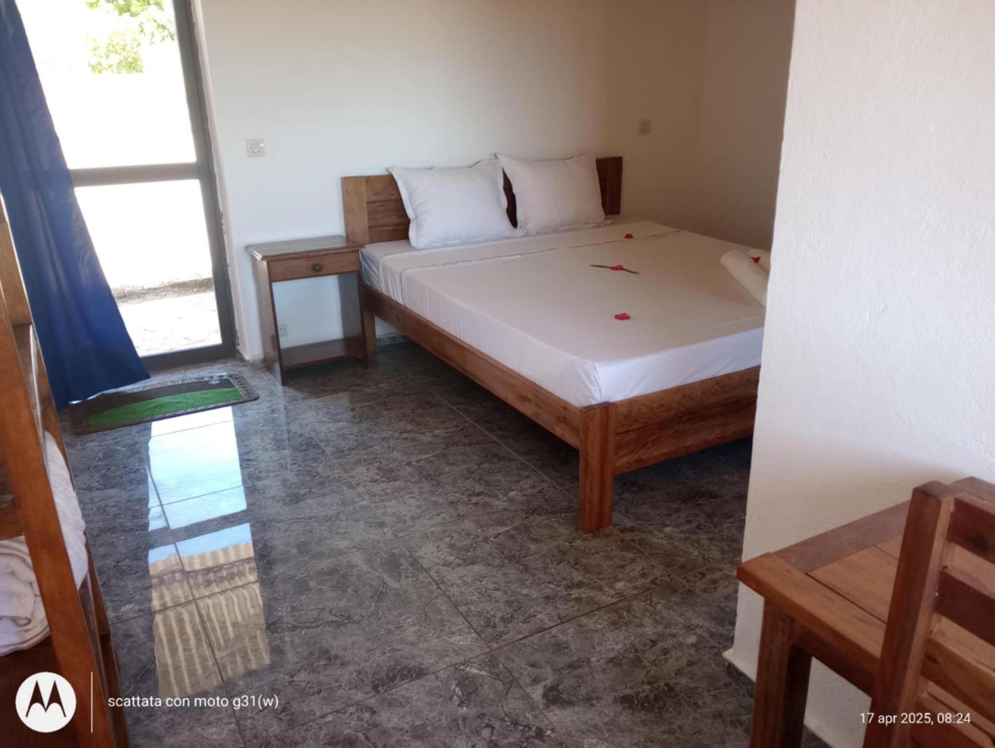 Chambre D'Hote Ristorante Pizzeria Liberta Ranohira ภายนอก รูปภาพ